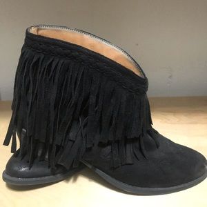 sz 8 black fringed ankle booties